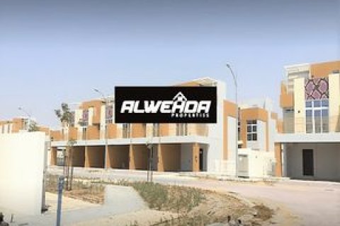 Villa de 3 dormitorios en Cluster 06, UAE No. 4286 4