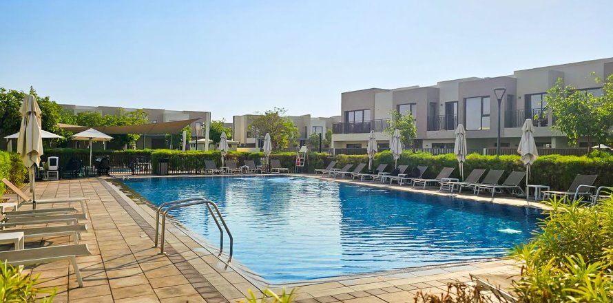 3 bedrooms Townhouse in Dubai South (Dubai World Central), UAE No. 213075