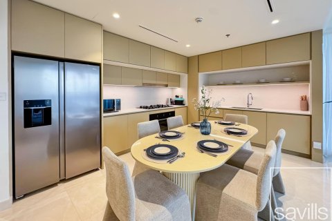 Квартира с 3 спальнями в EMAAR Beachfront, ОАЭ №214021 4