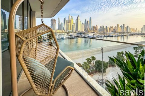 Квартира с 3 спальнями в EMAAR Beachfront, ОАЭ №214021