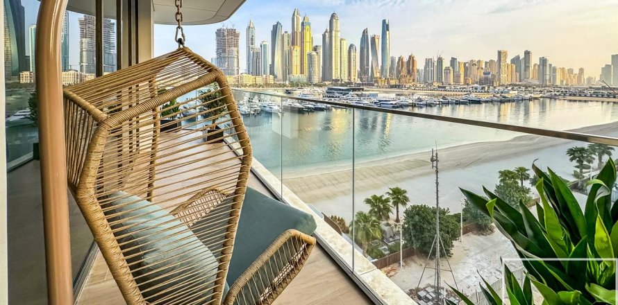 Квартира с 3 спальнями в EMAAR Beachfront, ОАЭ №214021