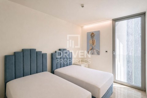 Apartment de 2 dormitorios en The Crescent, UAE No. 221523 8