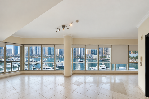 Apartment de 2 dormitorios en Dubai Marina, UAE No. 215359