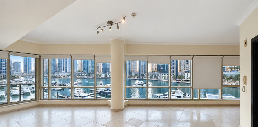 Apartment de 2 dormitorios en Dubai Marina, UAE No. 215359
