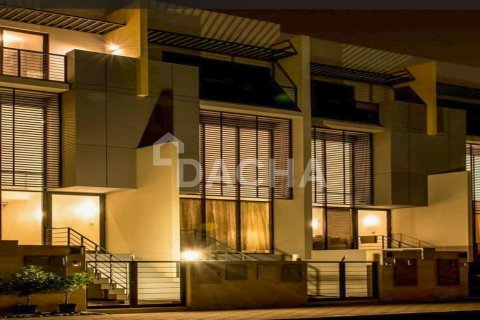 3 bedrooms Townhouse in District 12, UAE No. 161167 12