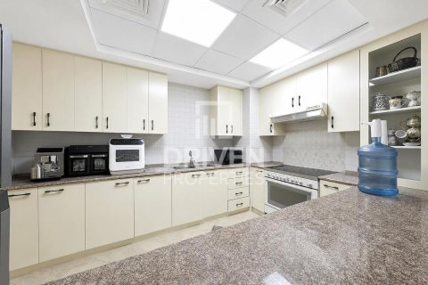 Apartment de 2 dormitorios en Motor City, UAE No. 223175 6