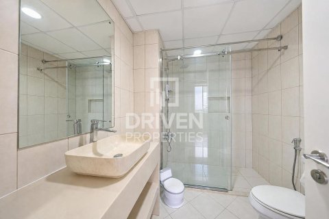 Apartment de 2 dormitorios en Motor City, UAE No. 223175 10