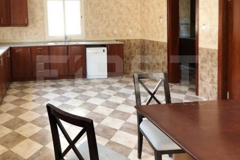 Villa de 3 chambres à Al Mushrif, UAE No. 13424 10