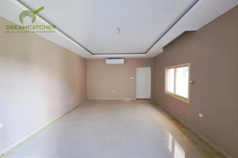 Villa de 8 dormitorios en Seih Al Ghubb, UAE No. 34189 23