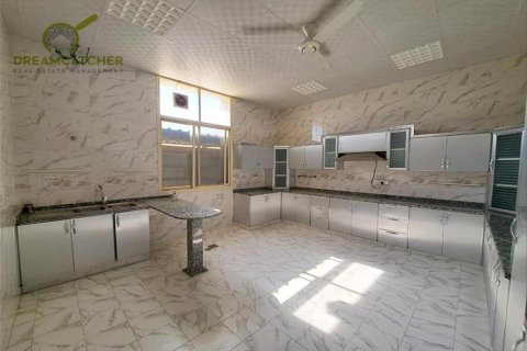 Villa de 8 dormitorios en Seih Al Ghubb, UAE No. 34189 5