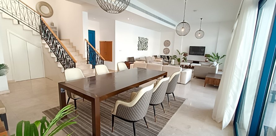 Villa de 3 dormitorios en Palm Jumeirah, UAE No. 7511