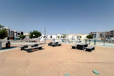 753مربع، قطعة أرض في أبو ظبي, الإمارات العربية المتحدة رقم 99135 11
