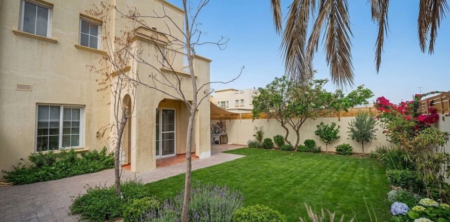 Townhouse de 2 dormitorios en Dubai, UAE No. 224548