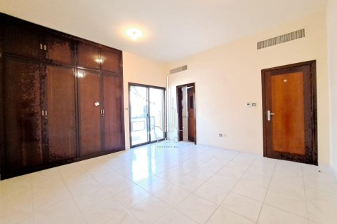 Villa de 4 dormitorios en Al Dhafrah, UAE No. 36668 10