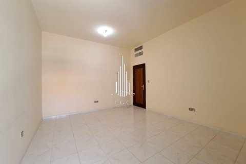 Villa de 4 dormitorios en Al Dhafrah, UAE No. 36668 11