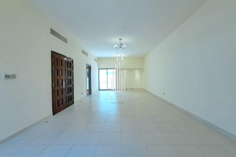 Villa de 4 dormitorios en Al Dhafrah, UAE No. 36668 3