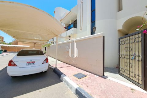 Villa de 4 dormitorios en Al Dhafrah, UAE No. 36668 29