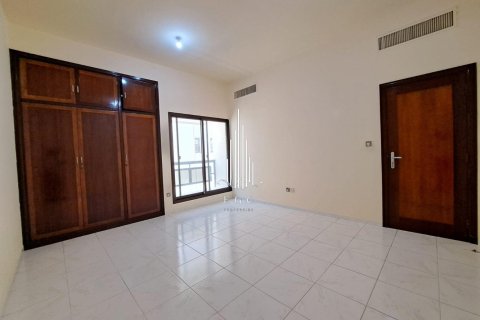 Villa de 4 dormitorios en Al Dhafrah, UAE No. 36668 8