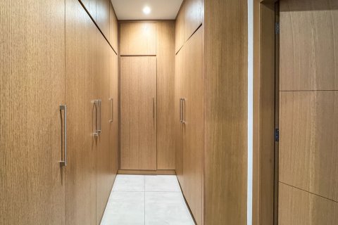 Apartment de 2 dormitorios en The Hills, UAE No. 221675 9