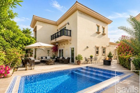 Villa de 4 dormitorios en Jumeirah Islands, UAE No. 222590