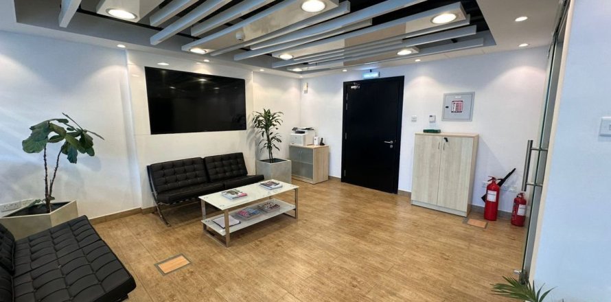 96.1m² Office in Dubai, UAE No. 216130