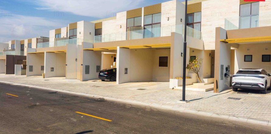 4 bedrooms Townhouse in Dubai, UAE No. 213195