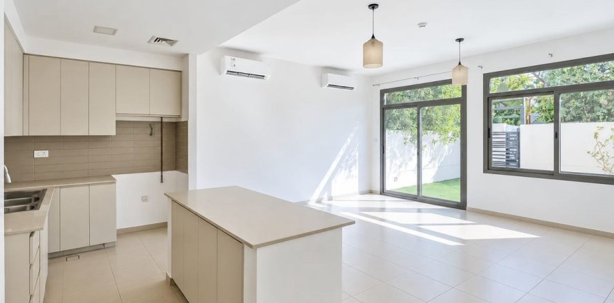 Townhouse de 4 dormitorios en Town Square, UAE No. 226818