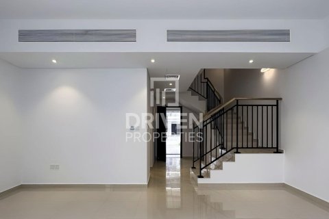 3 bedrooms Townhouse in Dubai, UAE No. 211219