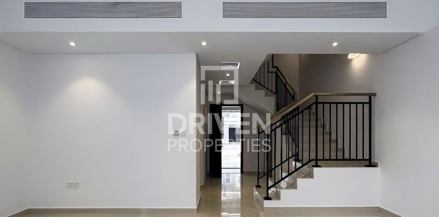 3 bedrooms Townhouse in Dubai, UAE No. 211219