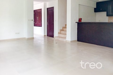 3 bedrooms Townhouse in Bella Casa, UAE No. 220895 4
