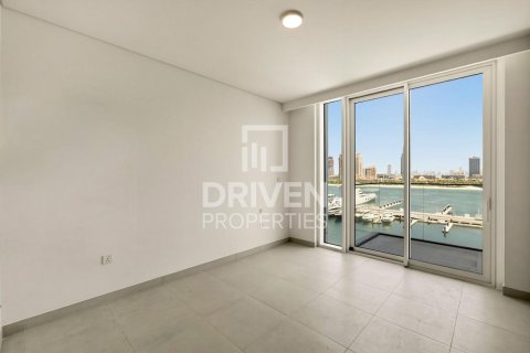 Квартира с 3 спальнями в EMAAR Beachfront, ОАЭ №211333 12