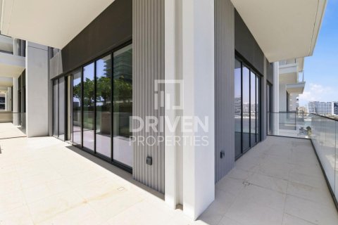 Квартира с 3 спальнями в EMAAR Beachfront, ОАЭ №211333 24