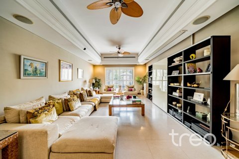 6 bedrooms Villa in Victory Heights, UAE No. 224969 4