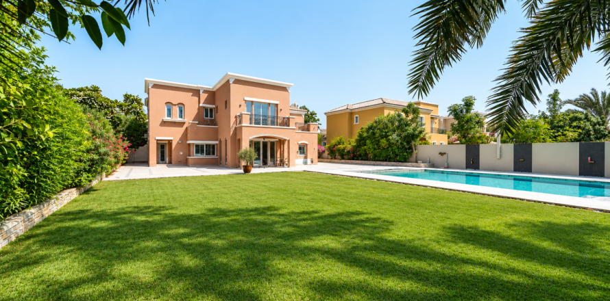 Villa de 5 chambres à Dubai, UAE No. 224583
