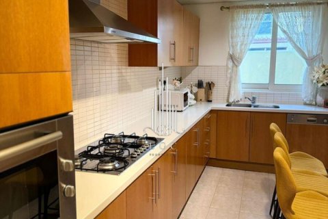 Villa de 4 chambres à Khalifa City, UAE No. 42128 12
