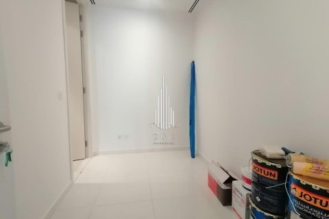 Apartment de 3 dormitorios en Corniche Road, UAE No. 50975 9