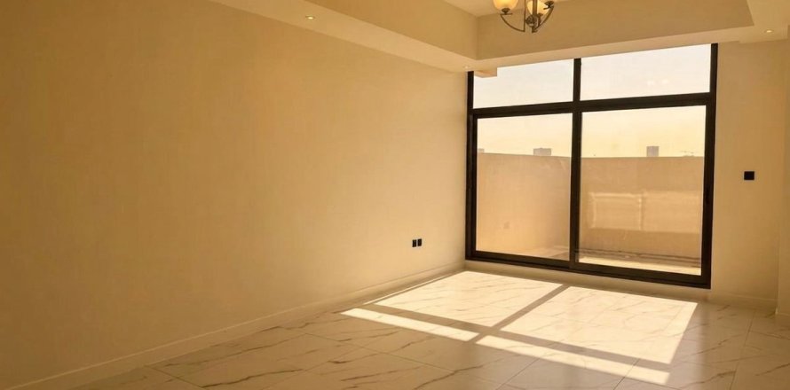 4 bedrooms Townhouse in Dubai, UAE No. 200147