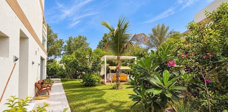 Villa de 4 dormitorios en DAMAC Hills (Akoya by DAMAC), UAE No. 223434