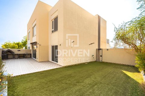 Apartment de 3 dormitorios en EMAAR South, UAE No. 192064