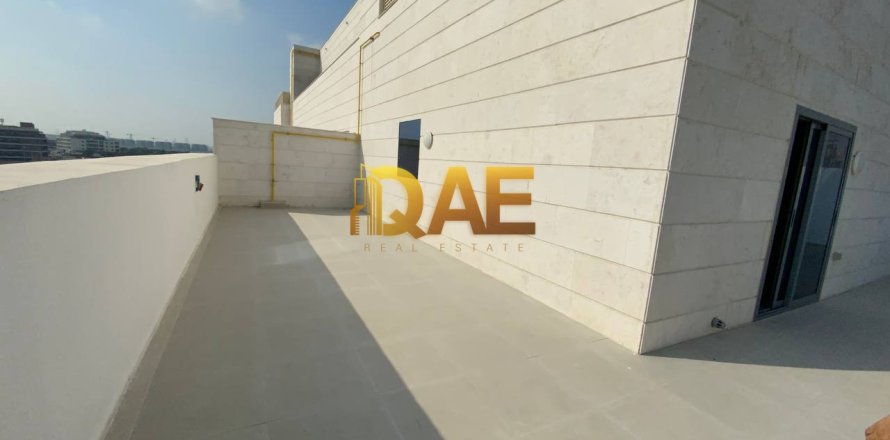 3716.1m² Building in Dubai, UAE No. 4694