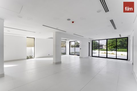 7 bedrooms Villa in Dubai, UAE No. 216310 3