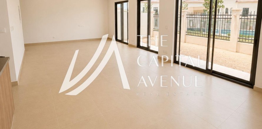 Townhouse de 3 dormitorios en Khalifa City, UAE No. 223603