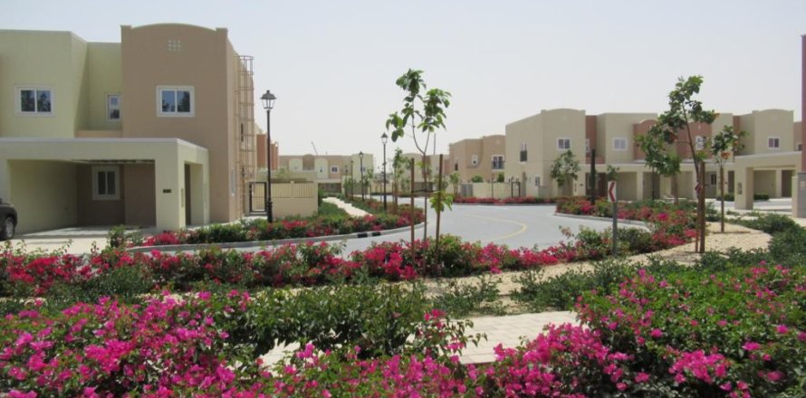 4 غرف نوم تاون هاوس في Villanova, الإمارات العربية المتحدة رقم 1641