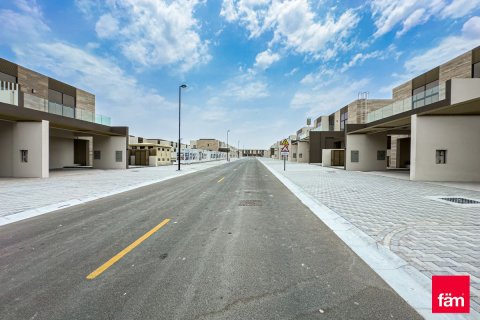 3 bedrooms Townhouse in Dubai, UAE No. 215970 9