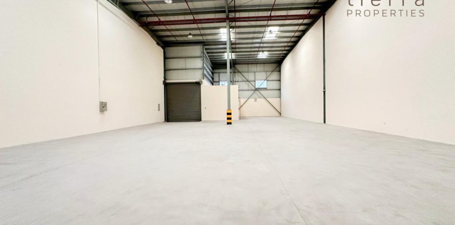 473.8m² Warehouse in Dubai, UAE No. 38859