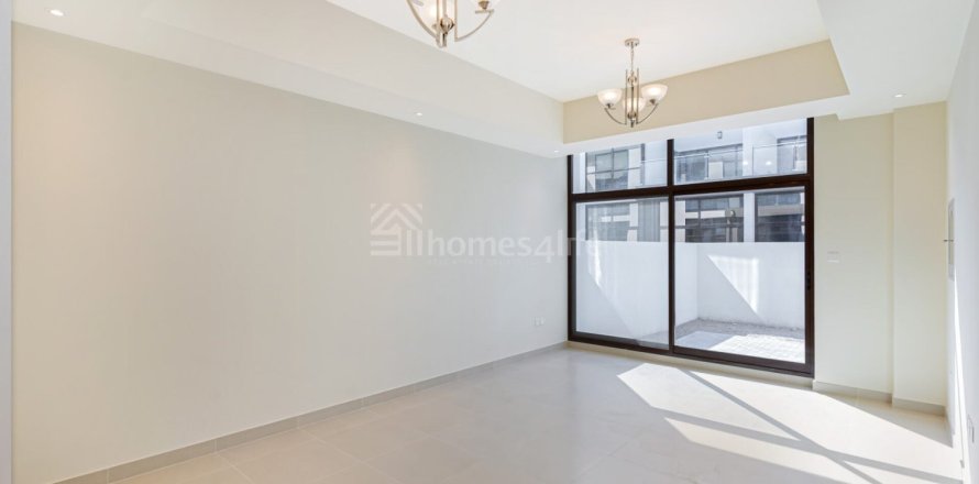 Townhouse de 3 dormitorios en District 11, UAE No. 170626