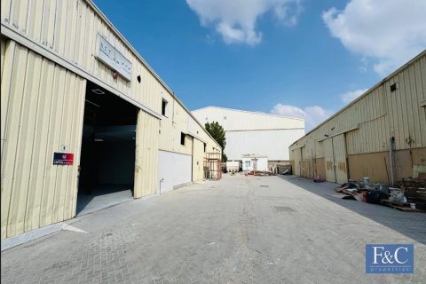 766m² Warehouse in Al Quoz Industrial Area, UAE No. 153819
