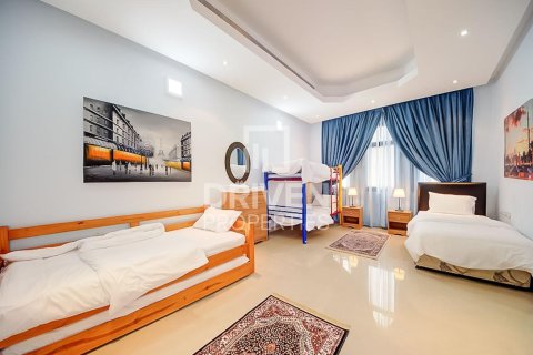 1723.72m² Villa in Sector E, UAE No. 212407 16