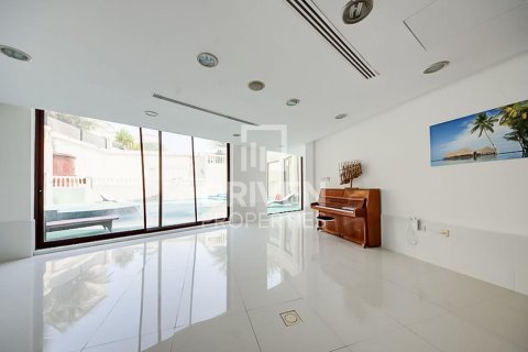 1723.72m² Villa in Sector E, UAE No. 212407 11