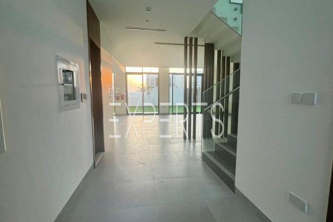 Villa de 4 dormitorios en Abu Dhabi, UAE No. 224181 3